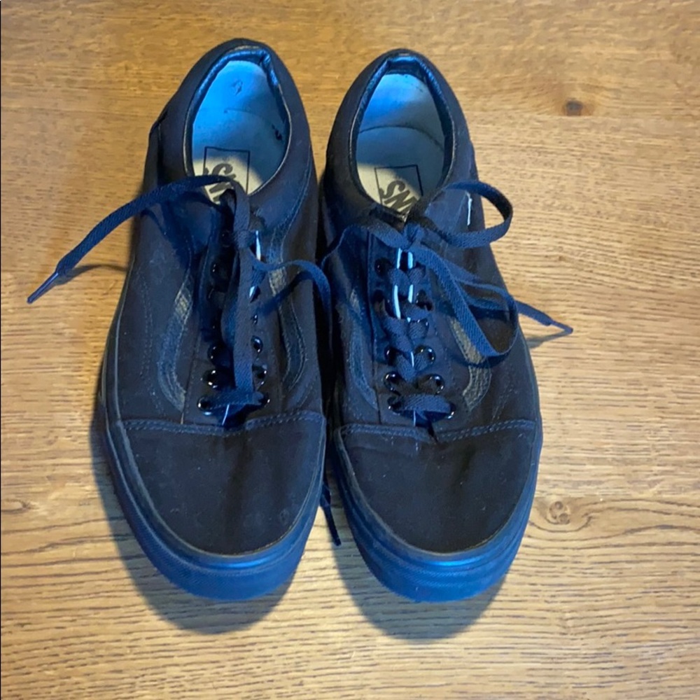 Men’s all black Vans